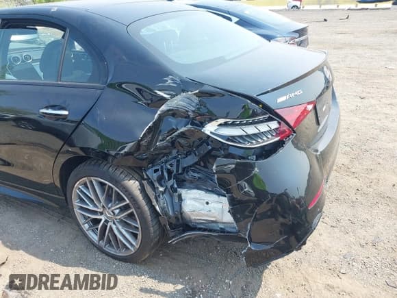 ✅ 2025 Mercedes-Benz C 43 AMG • VIN: W1KAF8HB3SR283652 • Lot: 42865971. Listed on IAAI with 1,287 mi. Free auction sales archive from the USA and detailed vehicle history report at DreamBid. Image 18.