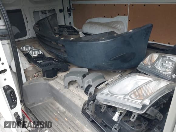 ✅ 2019 Nissan NV Cargo S • VIN: 1N6BF0KY0KN808846 • Lot: 41946597. Wystawiony na IAAI z przebiegiem 128 372 mil. Bezpłatny archiwum sprzedaży aukcyjnych z USA i szczegółowy raport historii pojazdu na DreamBid. Zdjęcie 8.