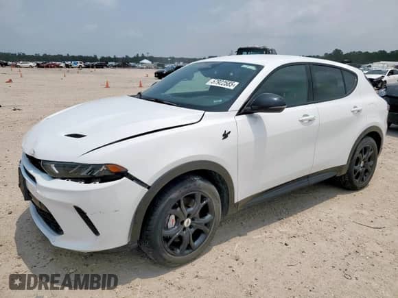 2024 Dodge Hornet R/T z VIN ZACPDFCWXR3A30157, wystawiony jako Copart lot #57922585 z przebiegiem 21 854 mil mil oraz Czysty tytuł • Clean title. Historia ofert i sprzedaży dostępna na DreamBid. Obrazek 1.