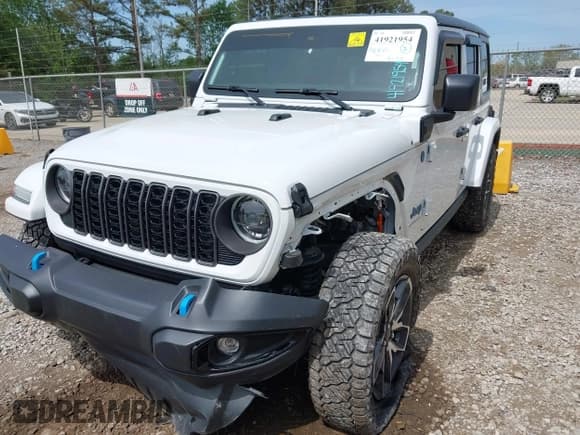 ✅ 2024 Jeep Wrangler Willys • VIN: 1C4RJXN67RW293660 • Lot: 41921954. Listed on IAAI with 3,676 mi. Free auction sales archive from the USA and detailed vehicle history report at DreamBid. Image 6.