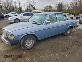 ✅ 1985 Mercedes-Benz 300 • VIN: WDBAB33C2FA255515 • Лот: 94194995. Опубликован ранее на Copart с пробегом 179 319 миль. Бесплатный доступ к архиву аукционных продаж из США и подробный отчёт об истории автомобиля на DreamBid. Изображение 1.