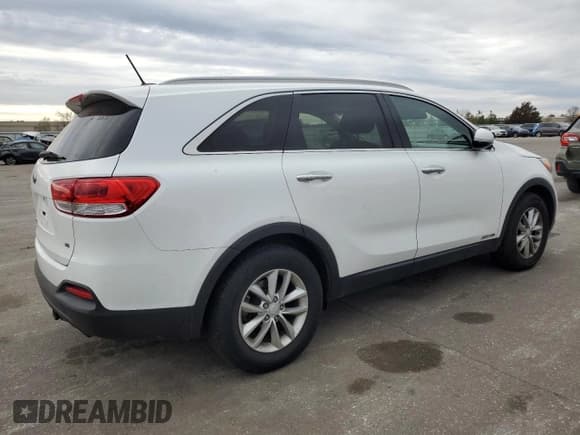 ✅ 2016 Kia Sorento LX • VIN: 5XYPGDA57GG178939 • Lot: 93410375. Wystawiony na Copart z przebiegiem 188 378 mil. Bezpłatny archiwum sprzedaży aukcyjnych z USA i szczegółowy raport historii pojazdu na DreamBid. Zdjęcie 3.