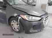 2018 Hyundai Elantra SE z VIN 5NPD74LF9JH324833, wystawiony jako IAAI lot #43339092 z przebiegiem 144 896 mil mil oraz . Historia ofert i sprzedaży dostępna na DreamBid. Obrazek 6.