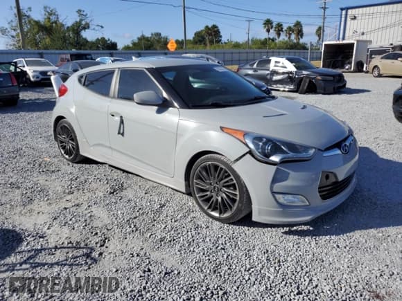 ✅ 2013 Hyundai Veloster w/Black Int • VIN: KMHTC6AD5DU128883 • Lot: 90024835. Wystawiony na Copart z przebiegiem 75 795 mil. Bezpłatny archiwum sprzedaży aukcyjnych z USA i szczegółowy raport historii pojazdu na DreamBid. Zdjęcie 4.