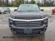 ✅ 2024 Chevrolet Traverse AWD LT • VIN: 1GNEVGKSXRJ169889 • Lot: 81918735. Wystawiony na Copart z przebiegiem 20 784 mil. Bezpłatny archiwum sprzedaży aukcyjnych z USA i szczegółowy raport historii pojazdu na DreamBid. Zdjęcie 5.