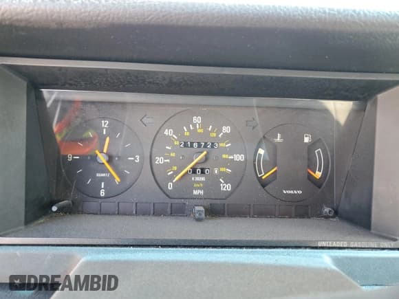 ✅ 1993 Volvo 240 • VIN: YV1AW8311P1955233 • Лот: 76514004. Опубликован ранее на Copart с пробегом 216 723 миль. Бесплатный доступ к архиву аукционных продаж из США и подробный отчёт об истории автомобиля на DreamBid. Изображение 9.