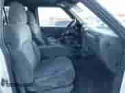 2001 Chevrolet Blazer LT z VIN 1GNDT13W812169484, wystawiony jako IAAI lot #41237092 z przebiegiem 200 950 mil mil oraz . Historia ofert i sprzedaży dostępna na DreamBid. Obrazek 5.