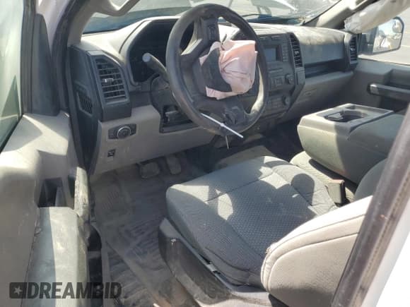 ✅ 2016 Ford F-150 XL • VIN: 1FTMF1E81GFB30106 • Lot: 57879265. Wystawiony na Copart z przebiegiem Nie podano. Bezpłatny archiwum sprzedaży aukcyjnych z USA i szczegółowy raport historii pojazdu na DreamBid. Zdjęcie 8.