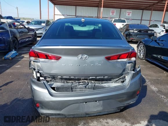 ✅ 2019 Hyundai Sonata Sport • VIN: 5NPE34AF2KH771511 • Lot: 43410228. Listed on IAAI with 84,242 mi. Free auction sales archive from the USA and detailed vehicle history report at DreamBid. Image 17.
