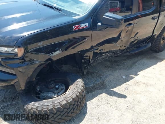 ✅ 2022 Chevrolet Silverado 1500 LT Trail Boss • VIN: 3GCPYFED3NG191955 • Lot: 42676283. Wystawiony na IAAI z przebiegiem 48 933 mil. Bezpłatny archiwum sprzedaży aukcyjnych z USA i szczegółowy raport historii pojazdu na DreamBid. Zdjęcie 6.