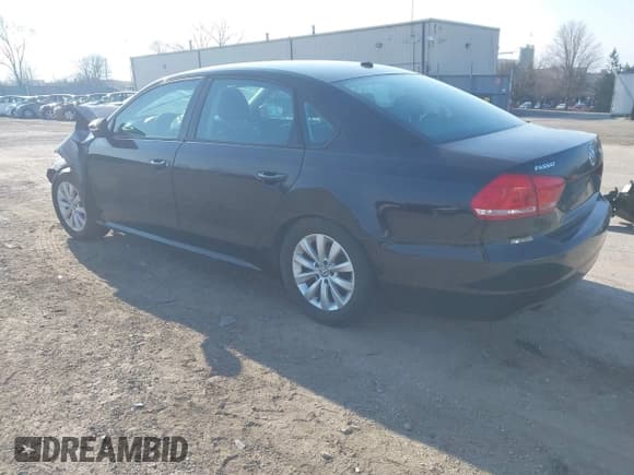 ✅ 2012 Volkswagen Passat S • VIN: 1VWAP7A39CC023813 • Lot: 42007470. Wystawiony na IAAI z przebiegiem 165 737 mil. Bezpłatny archiwum sprzedaży aukcyjnych z USA i szczegółowy raport historii pojazdu na DreamBid. Zdjęcie 3.