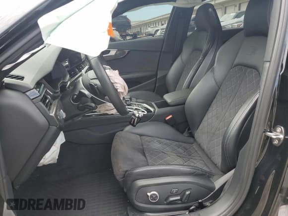 ✅ 2023 Audi S4 Premium Plus • VIN: WAUB4AF49PA010329 • Lot: 57751685. Wystawiony na Copart z przebiegiem 26 608 mil. Bezpłatny archiwum sprzedaży aukcyjnych z USA i szczegółowy raport historii pojazdu na DreamBid. Zdjęcie 7.