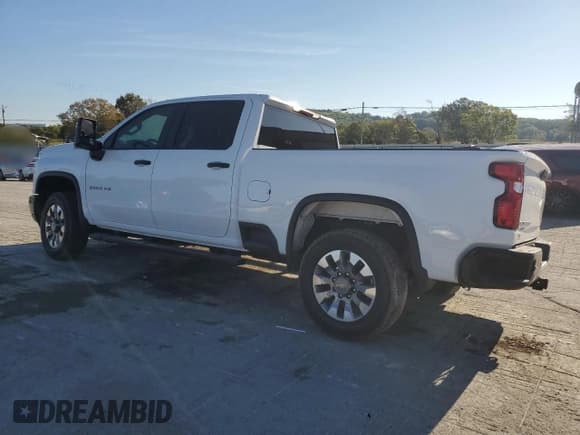 ✅ 2025 Chevrolet Silverado 2500HD Custom • VIN: 2GC4KME78S1106101 • Лот: 81983295. Опубликован ранее на Copart с пробегом 7 201 миль. Бесплатный доступ к архиву аукционных продаж из США и подробный отчёт об истории автомобиля на DreamBid. Изображение 2.