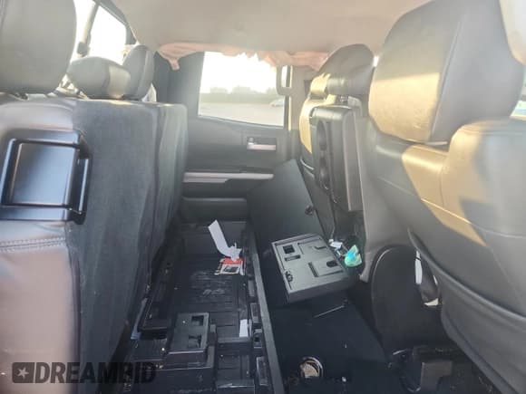 ✅ 2018 Toyota Tundra SR • VIN: 5TFRM5F1XJX129543 • Lot: 71725645. Listed on Copart with Not provided. Free auction sales archive from the USA and detailed vehicle history report at DreamBid. Image 10.