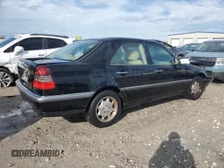 ✅ 1999 Mercedes-Benz C 230/260/280/320 • VIN: WDBHA29G0XA724818 • Lot: 71455614. Wystawiony na Copart z przebiegiem 182 525 mil. Bezpłatny archiwum sprzedaży aukcyjnych z USA i szczegółowy raport historii pojazdu na DreamBid. Zdjęcie 3.