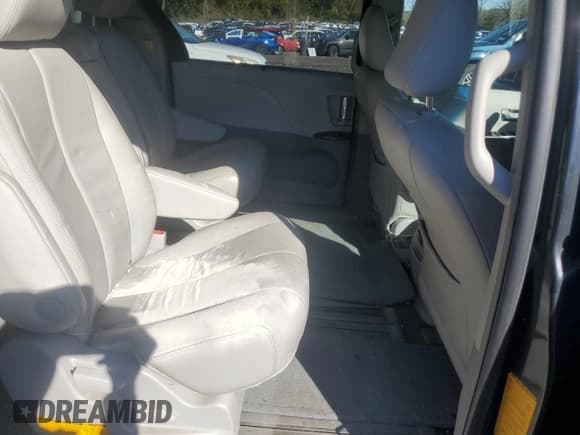 ✅ 2013 Toyota Sienna XLE • VIN: 5TDYK3DC3DS281099 • Лот: 93215255. Опубликован ранее на Copart с пробегом 215 380 миль. Бесплатный доступ к архиву аукционных продаж из США и подробный отчёт об истории автомобиля на DreamBid. Изображение 11.