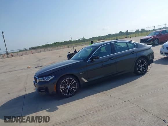 ✅ 2022 BMW 5 Series 530e • VIN: WBA13AG02NCH64896 • Lot: 42525919. Listed on IAAI with 38,965 mi. Free auction sales archive from the USA and detailed vehicle history report at DreamBid. Image 2.