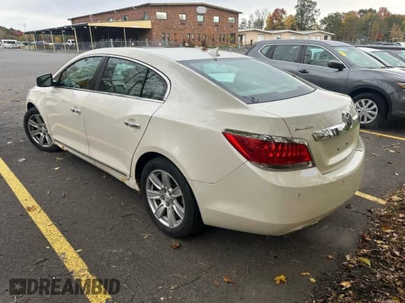 ✅ 2012 Buick LaCrosse Premium 2 • VIN: 1G4GF5E31CF372702 • Lot: 90290445. Listed on Copart with 130,098 mi. Free auction sales archive from the USA and detailed vehicle history report at DreamBid. Image 3.