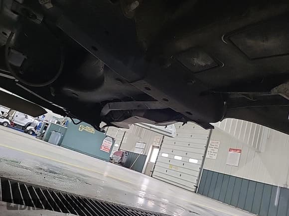 ✅ 2019 Ford Transit Cargo • VIN: 1FTYR2YM4KKA85623 • Lot: 43943597. Wystawiony na IAAI z przebiegiem 97 589 mil. Bezpłatny archiwum sprzedaży aukcyjnych z USA i szczegółowy raport historii pojazdu na DreamBid. Zdjęcie 14.