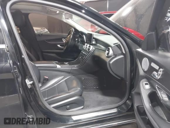 ✅ 2017 Mercedes-Benz C 300 • VIN: 55SWF4KBXHU195387 • Lot: 41454834. Wystawiony na IAAI z przebiegiem 140 436 mil. Bezpłatny archiwum sprzedaży aukcyjnych z USA i szczegółowy raport historii pojazdu na DreamBid. Zdjęcie 5.