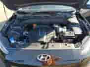 2022 Hyundai Kona Limited z VIN KM8K53AG8NU157472, wystawiony jako Copart lot #62862115 z przebiegiem 28 741 mil mil oraz Czysty tytuł • Clean title. Historia ofert i sprzedaży dostępna na DreamBid. Obrazek 11.