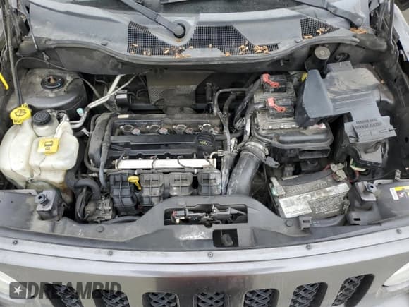 ✅ 2015 Jeep Patriot Latitude • VIN: 1C4NJPFA0FD306175 • Lot: 69238295. Wystawiony na Copart z przebiegiem 175 924 mil. Bezpłatny archiwum sprzedaży aukcyjnych z USA i szczegółowy raport historii pojazdu na DreamBid. Zdjęcie 12.