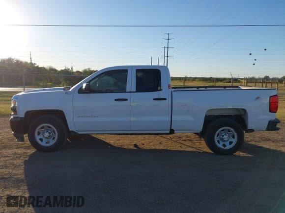 ✅ 2018 Chevrolet Silverado 1500 Work Truck • VIN: 1GCRCNEH9JZ347947 • Lot: 43656067. Wystawiony na IAAI z przebiegiem 44 355 mil. Bezpłatny archiwum sprzedaży aukcyjnych z USA i szczegółowy raport historii pojazdu na DreamBid. Zdjęcie 14.