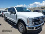 ✅ 2024 Ford F-250 XL • VIN: 1FT7W2BT9RED57676 • Lot: 42593411. Wystawiony na IAAI z przebiegiem 40 438 mil. Bezpłatny archiwum sprzedaży aukcyjnych z USA i szczegółowy raport historii pojazdu na DreamBid. Zdjęcie 13.