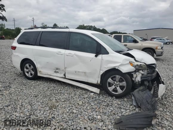 ✅ 2020 Toyota Sienna LE Auto Access Seat • VIN: 5TDKZ3DC0LS061760 • Lot: 67908685. Listed on Copart with 162,455 mi. Free auction sales archive from the USA and detailed vehicle history report at DreamBid. Image 4.