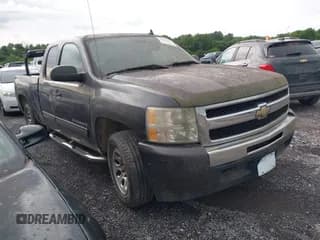 ✅ 2011 Chevrolet Silverado 1500 LS • VIN: 1GCRCREA0BZ340784 • Lot: 42444111. Listed on IAAI with 98,268 mi. Free auction sales archive from the USA and detailed vehicle history report at DreamBid. Image 1.