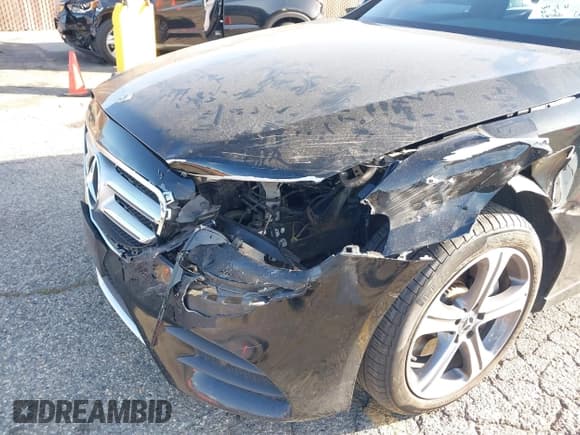 ✅ 2020 Mercedes-Benz E 350 • VIN: WDDZF8DB7LA712123 • Lot: 41949727. Listed on IAAI with 56,382 mi. Free auction sales archive from the USA and detailed vehicle history report at DreamBid. Image 6.