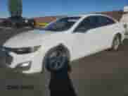 2023 Chevrolet Malibu LS z VIN 1G1ZC5ST9PF235337, wystawiony jako Copart lot #90542405 z przebiegiem 97 953 mil mil oraz Czysty tytuł • Clean title. Historia ofert i sprzedaży dostępna na DreamBid. Obrazek 1.