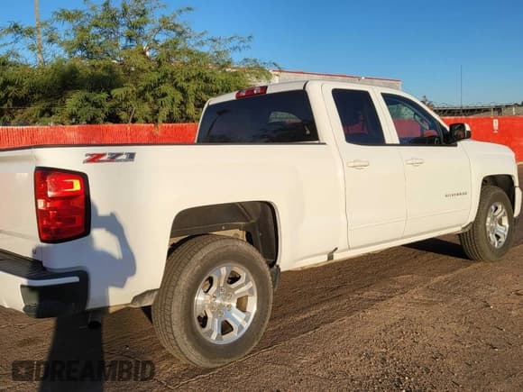 ✅ 2017 Chevrolet Silverado 1500 LT • VIN: 1GCVKREC5HZ114123 • Лот: 92338935. Опубликован ранее на Copart с пробегом 73 601 миль. Бесплатный доступ к архиву аукционных продаж из США и подробный отчёт об истории автомобиля на DreamBid. Изображение 4.