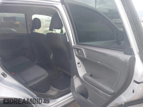 ✅ 2015 Subaru Forester 2.5i • VIN: JF2SJAAC9FG540162 • Lot: 42235051. Wystawiony na IAAI z przebiegiem 113 609 mil. Bezpłatny archiwum sprzedaży aukcyjnych z USA i szczegółowy raport historii pojazdu na DreamBid. Zdjęcie 8.