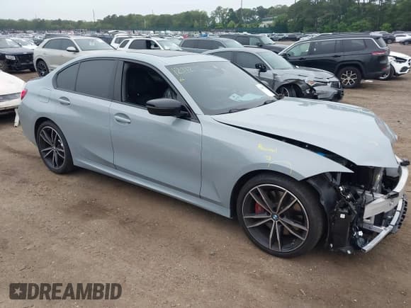 ✅ 2024 BMW 3 Series 330i xDrive • VIN: 3MW89FF01R8E35497 • Lot: 42493573. Listed on IAAI with 11,081 mi. Free auction sales archive from the USA and detailed vehicle history report at DreamBid. Image 1.