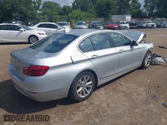 ✅ 2014 BMW 5 Series 528i xDrive • VIN: WBA5A7C51ED620517 • Lot: 43027368. Wystawiony na IAAI z przebiegiem 115 402 mil. Bezpłatny archiwum sprzedaży aukcyjnych z USA i szczegółowy raport historii pojazdu na DreamBid. Zdjęcie 4.