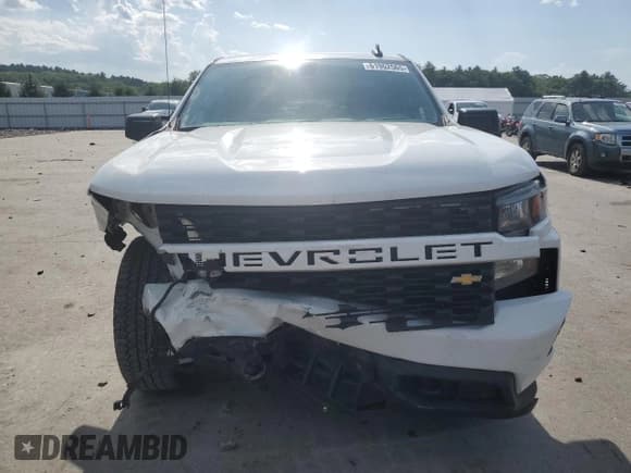 ✅ 2022 Chevrolet Silverado 1500 Custom • VIN: 3GCPYBEK0NG162615 • Lot: 61962565. Wystawiony na Copart z przebiegiem 102 319 mil. Bezpłatny archiwum sprzedaży aukcyjnych z USA i szczegółowy raport historii pojazdu na DreamBid. Zdjęcie 5.