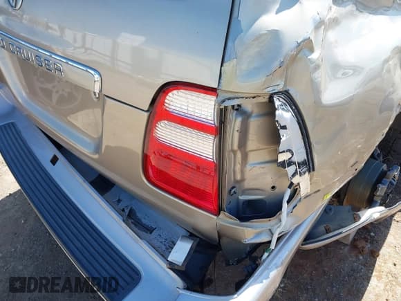 ✅ 2003 Toyota Land Cruiser • VIN: JTEHT05J632048764 • Лот: 42279192. Опубликован ранее на IAAI с пробегом 303 680 миль. Бесплатный доступ к архиву аукционных продаж из США и подробный отчёт об истории автомобиля на DreamBid. Изображение 19.