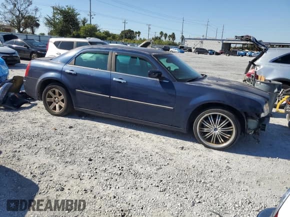 ✅ 2006 Chrysler 300 Touring • VIN: 2C3KA53G66H240335 • Лот: 91643535. Опубликован ранее на Copart с пробегом 226 003 миль. Бесплатный доступ к архиву аукционных продаж из США и подробный отчёт об истории автомобиля на DreamBid. Изображение 4.