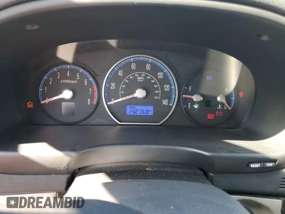 ✅ 2007 Hyundai Santa Fe GLS • VIN: 5NMSG13DX7H002213 • Lot: 77211954. Listed on Copart with 142,759 mi. Free auction sales archive from the USA and detailed vehicle history report at DreamBid. Image 9.