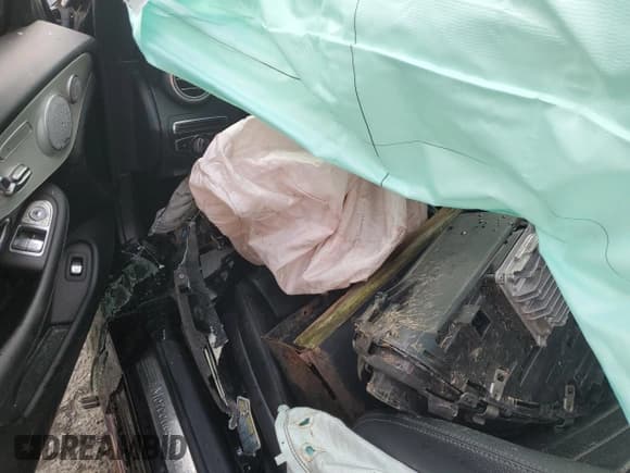 ✅ 2018 Mercedes-Benz C 300 • VIN: WDDWJ4KB4JF713954 • Lot: 84382824. Wystawiony na Copart z przebiegiem Nie podano. Bezpłatny archiwum sprzedaży aukcyjnych z USA i szczegółowy raport historii pojazdu na DreamBid. Zdjęcie 8.