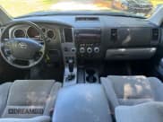 ✅ 2011 Toyota Sequoia SR5 • VIN: 5TDBY5G18BS043272 • Лот: 66035065. Опубликован ранее на Copart с пробегом 137 235 миль. Бесплатный доступ к архиву аукционных продаж из США и подробный отчёт об истории автомобиля на DreamBid. Изображение 9.