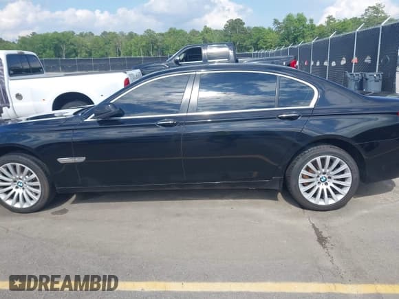 ✅ 2011 BMW 7 Series 750Li xDrive • VIN: WBAKC8C54BC431851 • Lot: 42216519. Listed on IAAI with 106,022 mi. Free auction sales archive from the USA and detailed vehicle history report at DreamBid. Image 14.