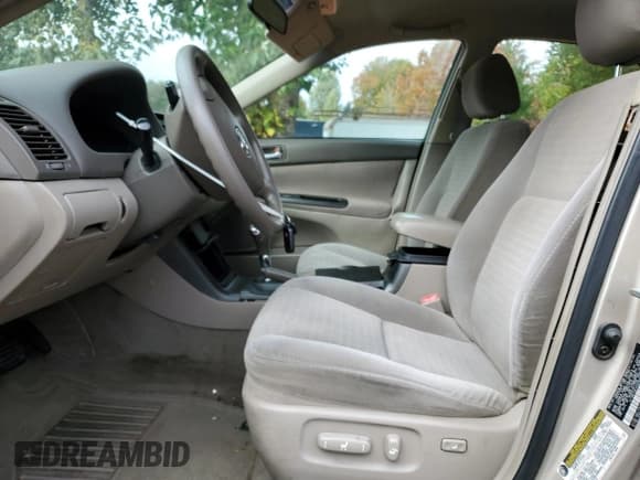 ✅ 2005 Toyota Camry LE • VIN: 4T1BE32K45U560965 • Лот: 90360665. Опубликован ранее на Copart с пробегом 156 673 миль. Бесплатный доступ к архиву аукционных продаж из США и подробный отчёт об истории автомобиля на DreamBid. Изображение 7.