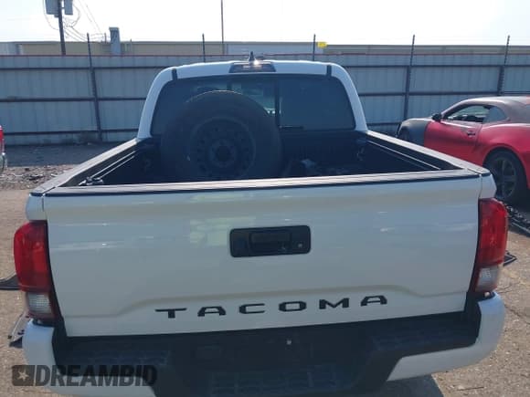 ✅ 2021 Toyota Tacoma SR • VIN: 5TFAX5GN2MX189827 • Lot: 43033956. Wystawiony na IAAI z przebiegiem 66 116 mil. Bezpłatny archiwum sprzedaży aukcyjnych z USA i szczegółowy raport historii pojazdu na DreamBid. Zdjęcie 17.