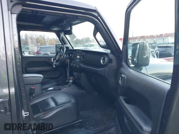 ✅ 2020 Jeep Wrangler Unlimited Sahara Altitude • VIN: 1C4HJXEN7LW122756 • Lot: 43805621. Listed on IAAI with 127,613 mi. Free auction sales archive from the USA and detailed vehicle history report at DreamBid. Image 5.