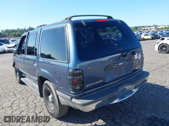 ✅ 1998 Ford Explorer XL • VIN: 1FMZU34X9WZA33714 • Lot: 42191333. Listed on IAAI with 283,124 mi. Free auction sales archive from the USA and detailed vehicle history report at DreamBid. Image 3.