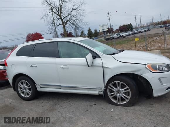 ✅ 2015 Volvo XC60 T5 • VIN: YV4612RK5F2709833 • Lot: 43677055. Wystawiony na IAAI z przebiegiem 163 838 mil. Bezpłatny archiwum sprzedaży aukcyjnych z USA i szczegółowy raport historii pojazdu na DreamBid. Zdjęcie 13.