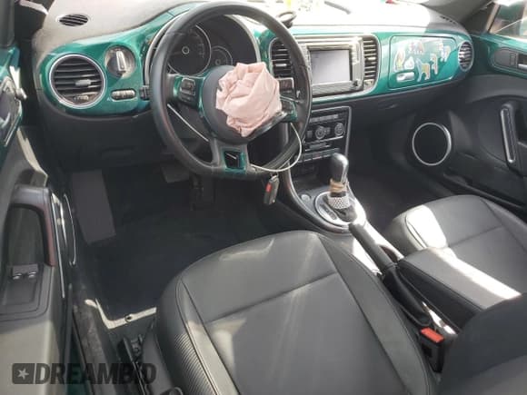 ✅ 2018 Volkswagen Beetle SE • VIN: 3VWJD7AT0JM713874 • Lot: 56599165. Wystawiony na Copart z przebiegiem 65 070 mil. Bezpłatny archiwum sprzedaży aukcyjnych z USA i szczegółowy raport historii pojazdu na DreamBid. Zdjęcie 8.