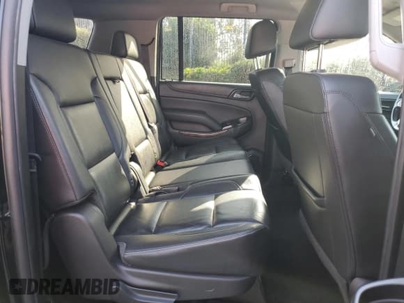 ✅ 2018 Chevrolet Suburban LT • VIN: 1GNSCHKC0JR160017 • Lot: 73940644. Wystawiony na Copart z przebiegiem 261 604 mil. Bezpłatny archiwum sprzedaży aukcyjnych z USA i szczegółowy raport historii pojazdu na DreamBid. Zdjęcie 11.